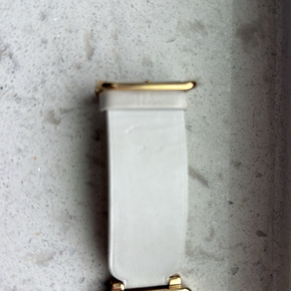 Marc Jacobs MJ1440 Vic Black Dial White Leather Strap Women's Watch - Picture 5 of 6